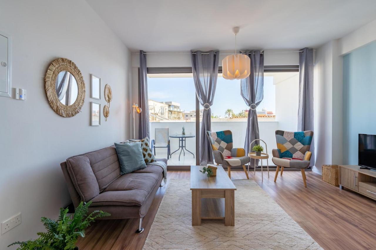Livia Studio Apartment In Larnaca Exteriör bild