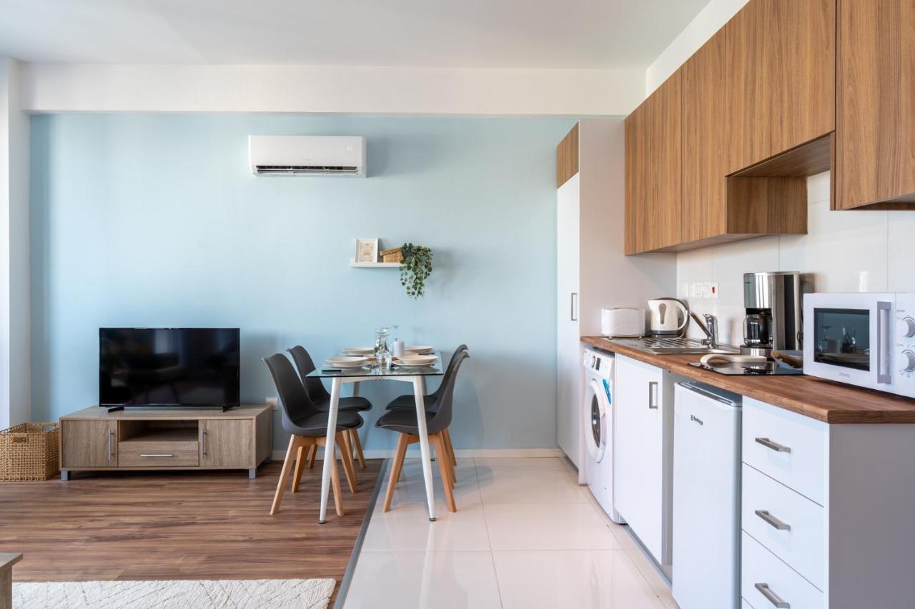 Livia Studio Apartment In Larnaca Exteriör bild