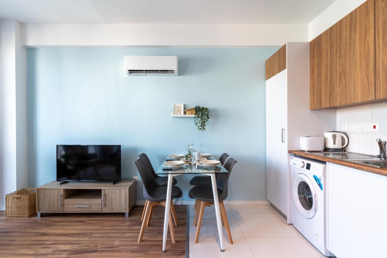 Livia Studio Apartment In Larnaca Exteriör bild