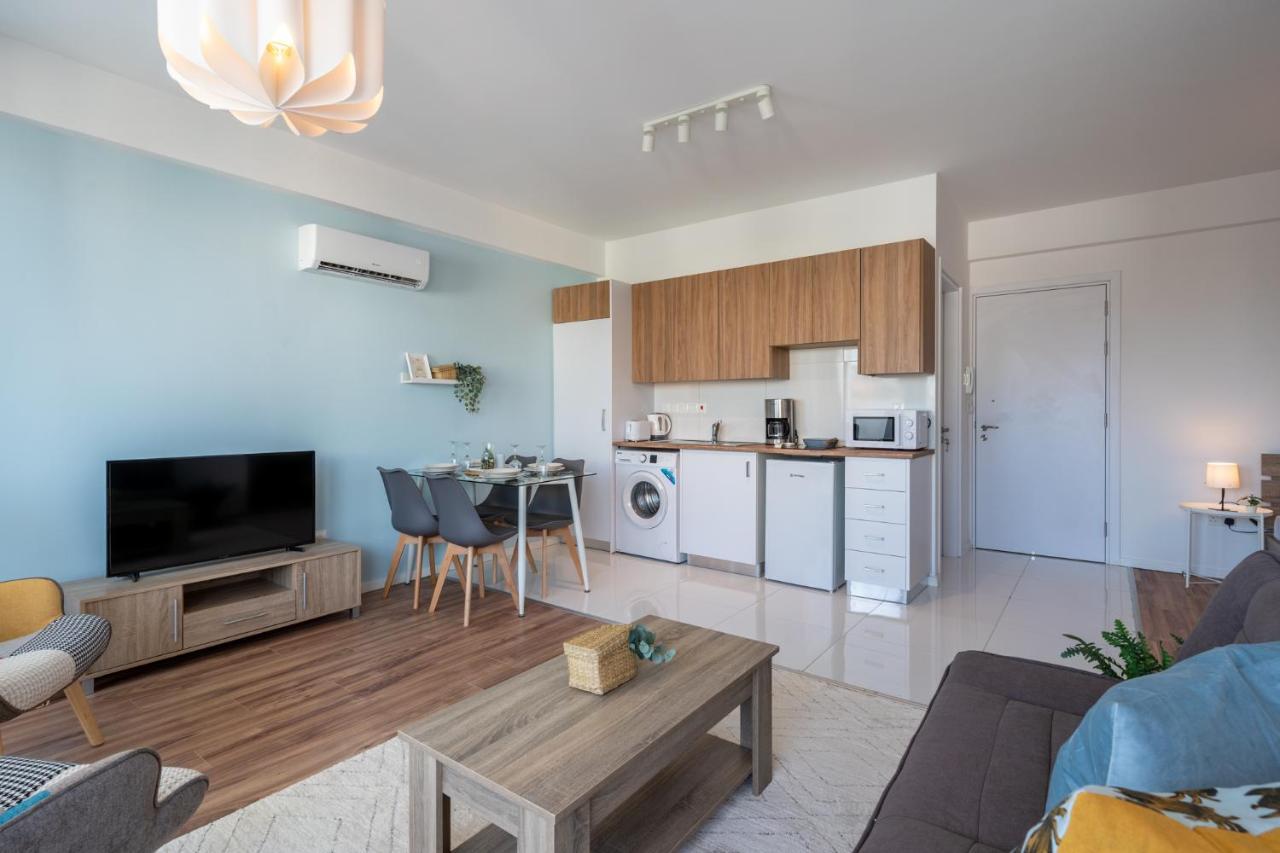 Livia Studio Apartment In Larnaca Exteriör bild