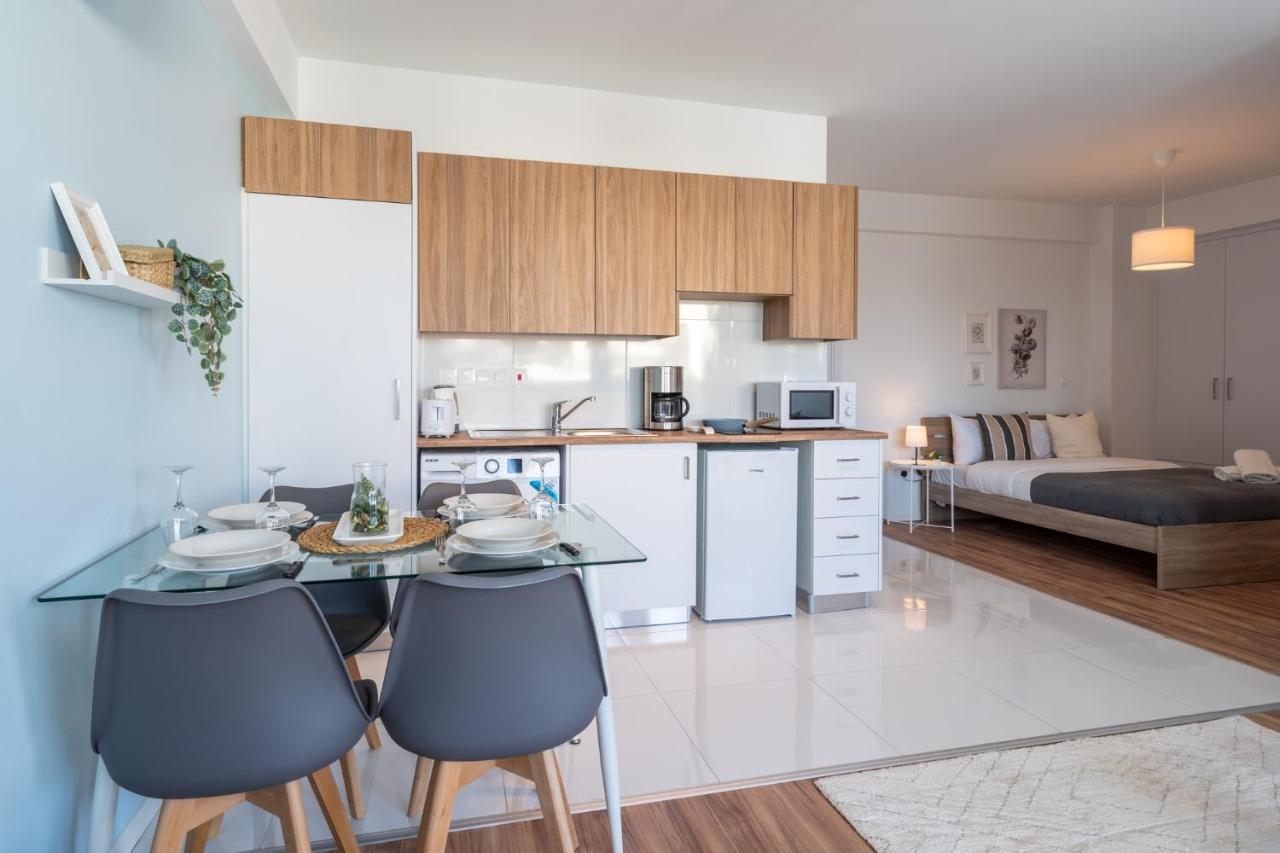 Livia Studio Apartment In Larnaca Exteriör bild