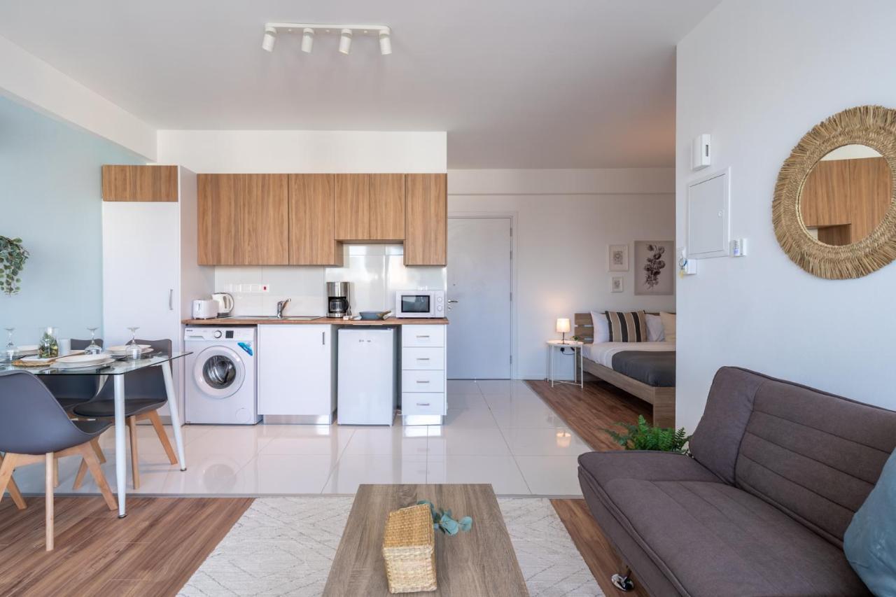 Livia Studio Apartment In Larnaca Exteriör bild