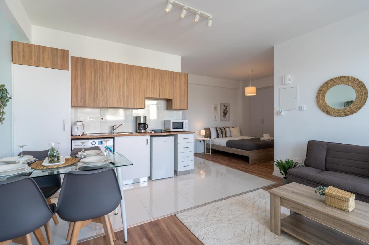 Livia Studio Apartment In Larnaca Exteriör bild